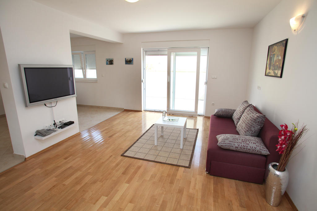 Villa Iris Apartments セゲット・ヴラニツァ エクステリア 写真