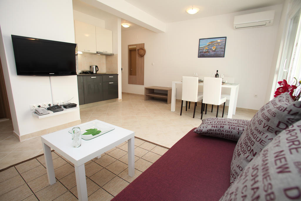 Villa Iris Apartments セゲット・ヴラニツァ エクステリア 写真