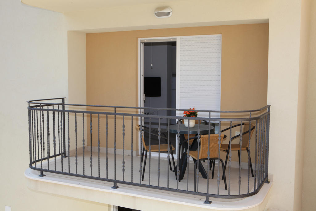 Villa Iris Apartments セゲット・ヴラニツァ エクステリア 写真